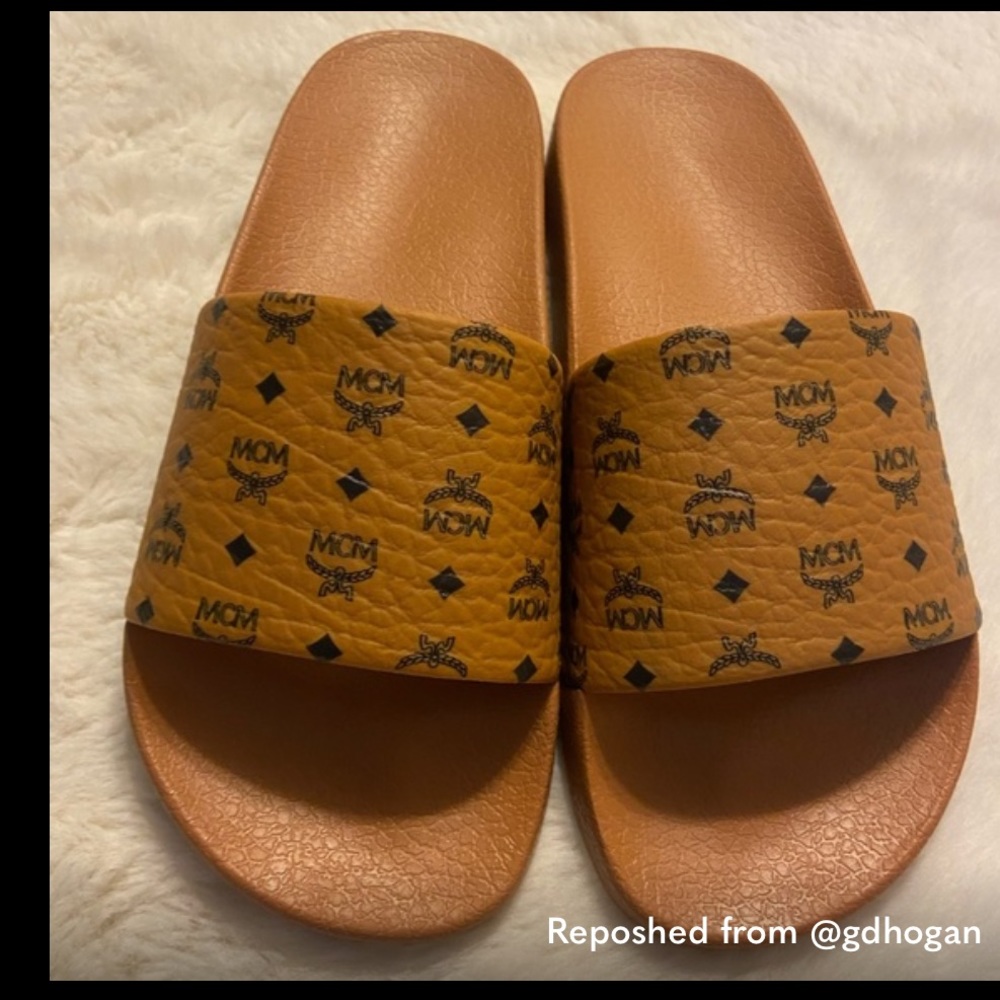 NWOT MCM size 7 monogram print rubber slides cognac logo size 37